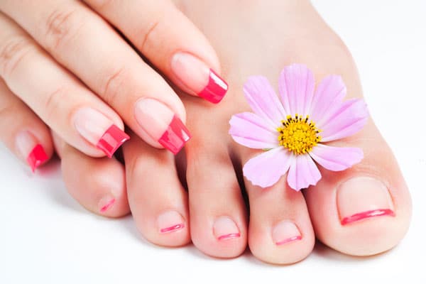 How to Maintain Healthy Nails Between Manicures and Pedicures