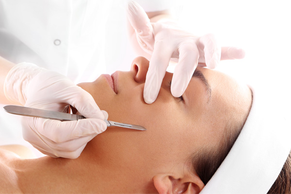 Dermaplaning vs. Microdermabrasion