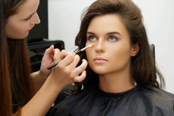 Choose the Right Makeup Artist