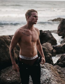james-barr-EXJNLBEKbTs-unsplash-1024x1536